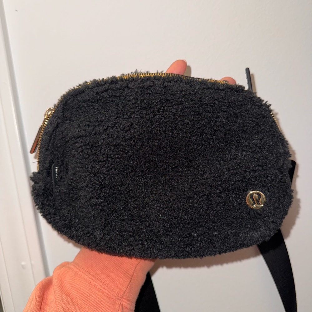 lululemon black Sherpa belt bag